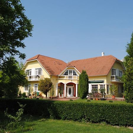Villa Hedi Дунакилити Экстерьер фото