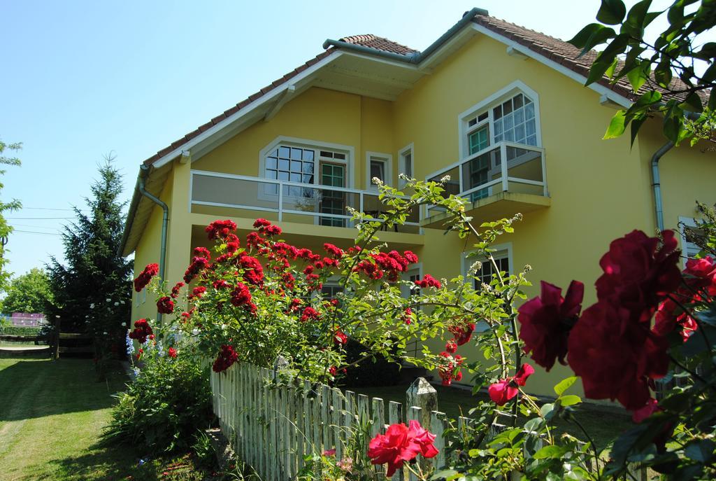Villa Hedi Дунакилити Экстерьер фото