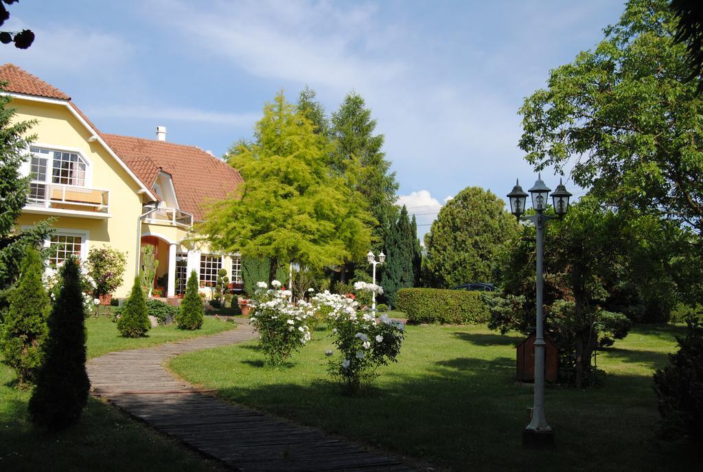 Villa Hedi Дунакилити Экстерьер фото